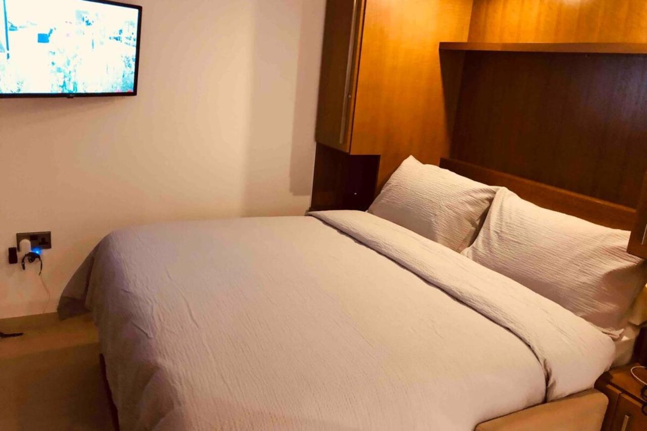 Westone Suite710-Hosted By Sweetstay Gibraltár Kültér fotó